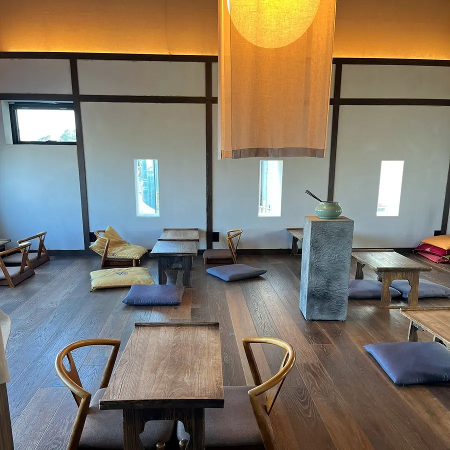 수월경화 3층 테이블 공간