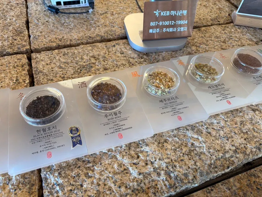 Ordering at Suwolgyeonghwa's counter kiosk