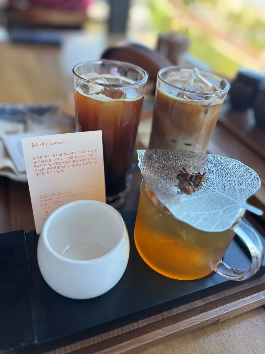 Suwolgyeonghwa tea and dessert set