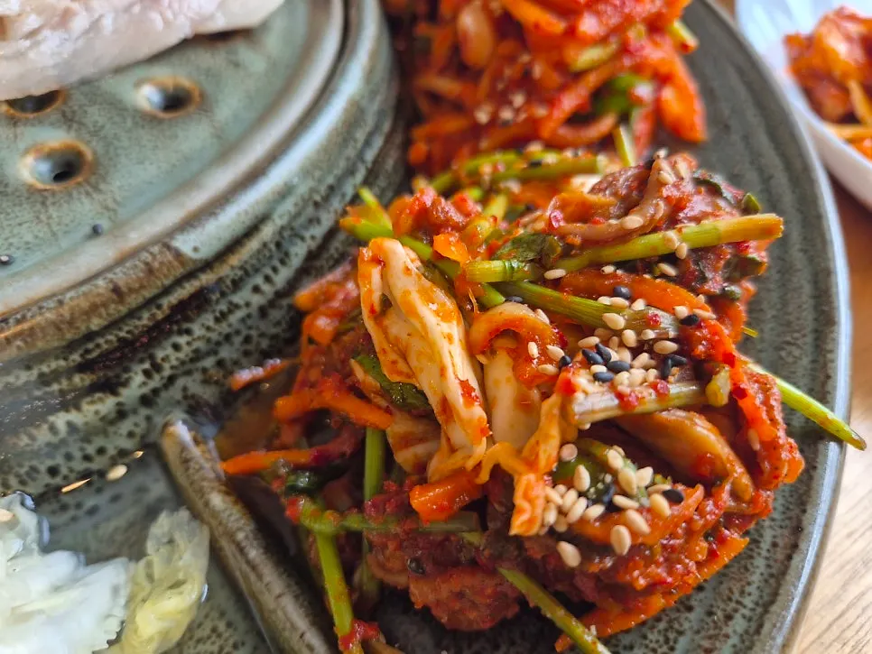 된장찌개까지 곁들여진 한식 한상차림