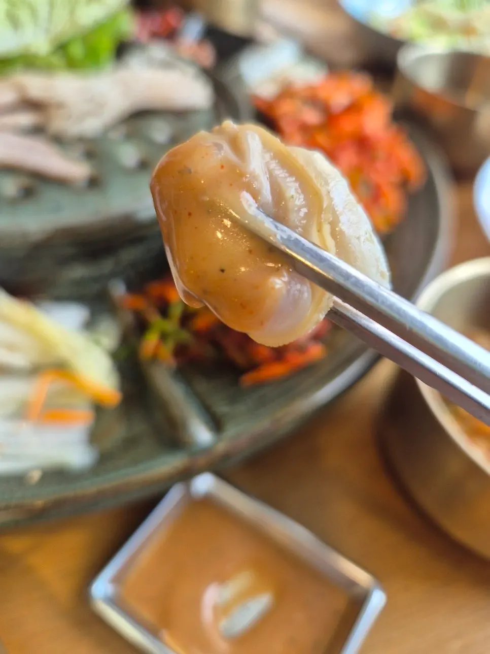 해물 편백찜 속 해산물 구성