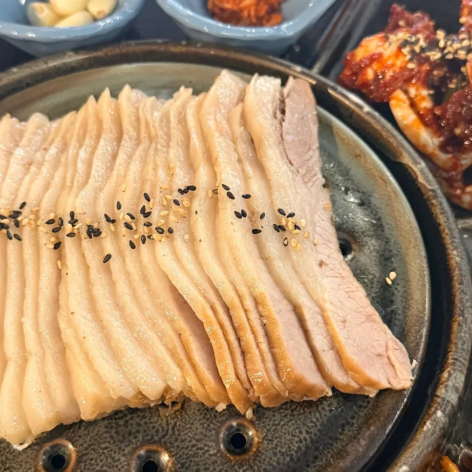 Full abalone pot rice set filling the table