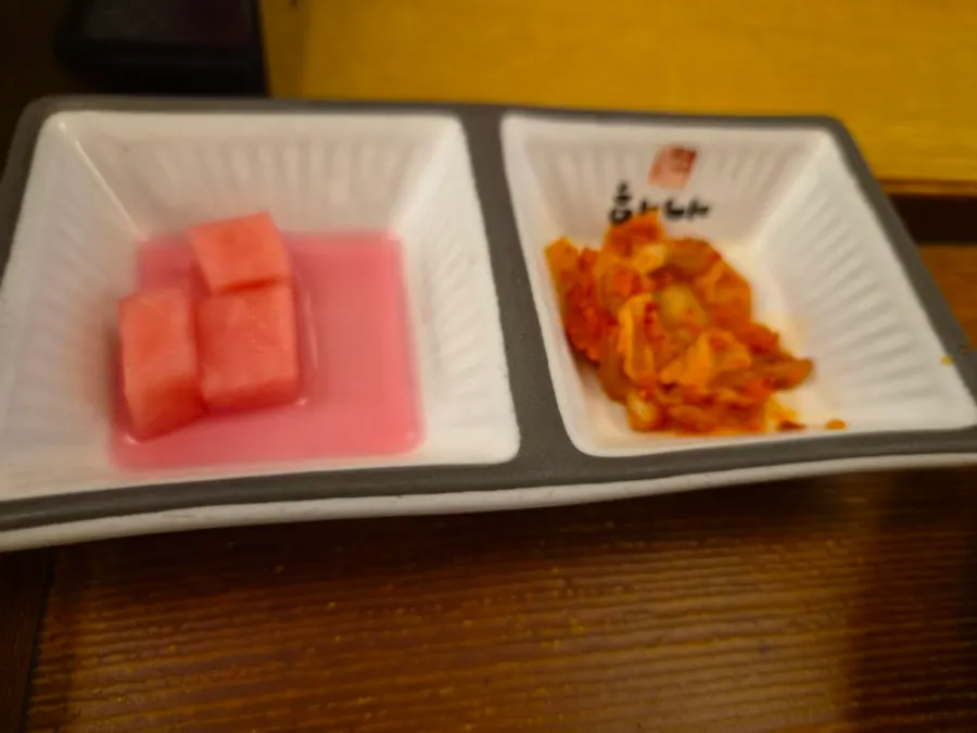 김치와 무절임 곁들임 반찬