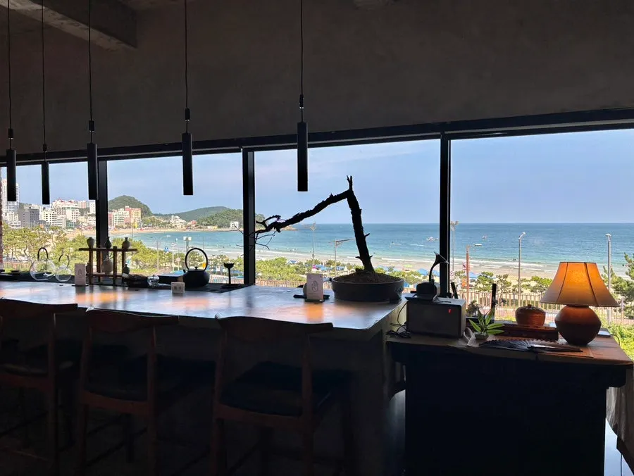 Counter seats facing the sea
