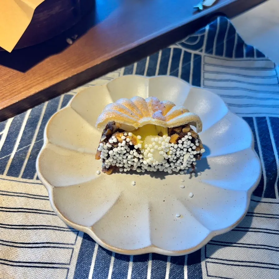 Whole red-bean butter monaka