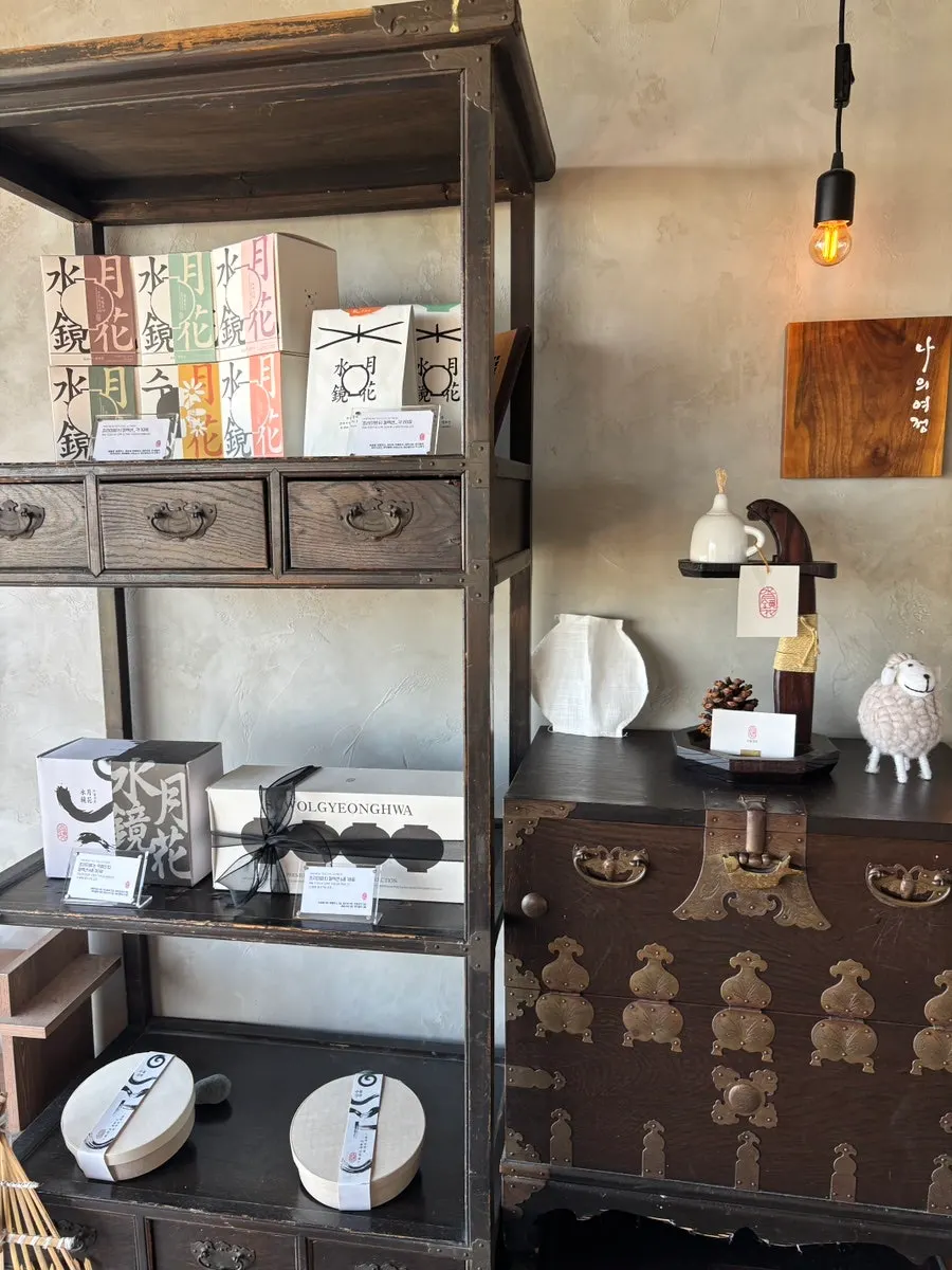 Packaged tea and Korean desserts