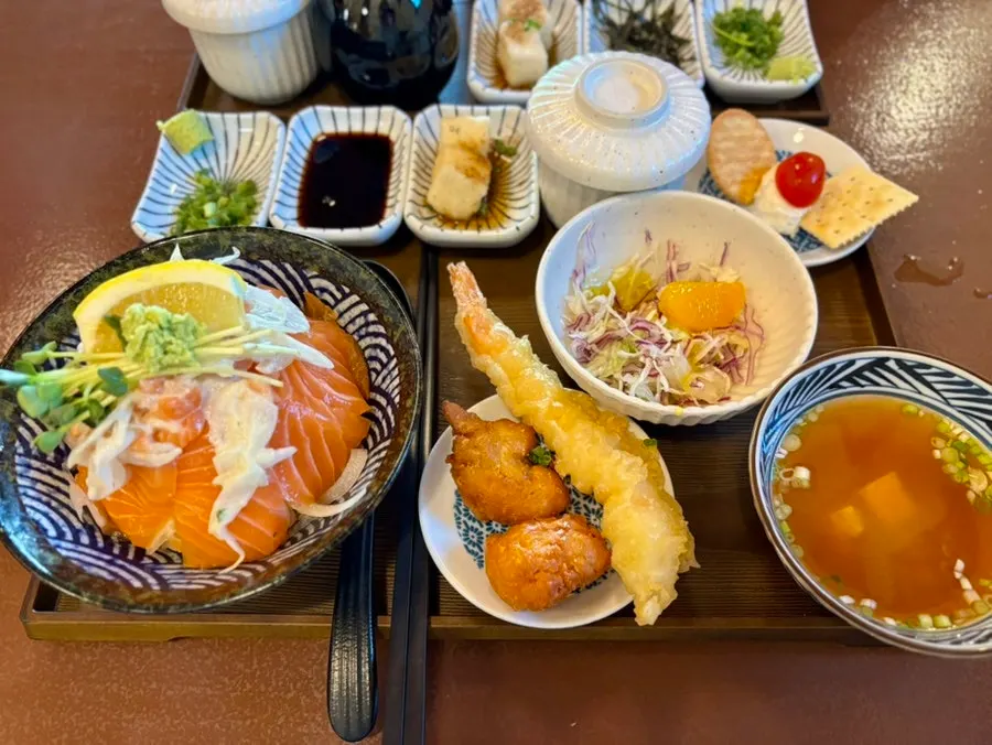 Osaka-style eel rice bowl with egg