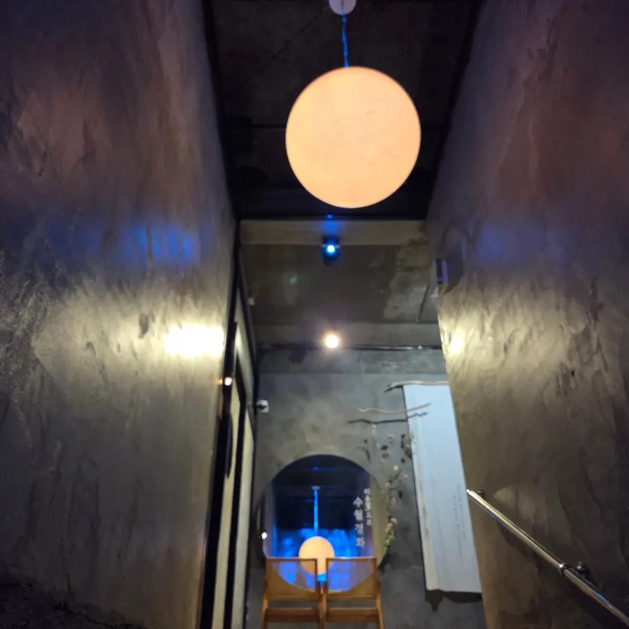 Stylish interior details in Suwolgyeonghwa's stairwell