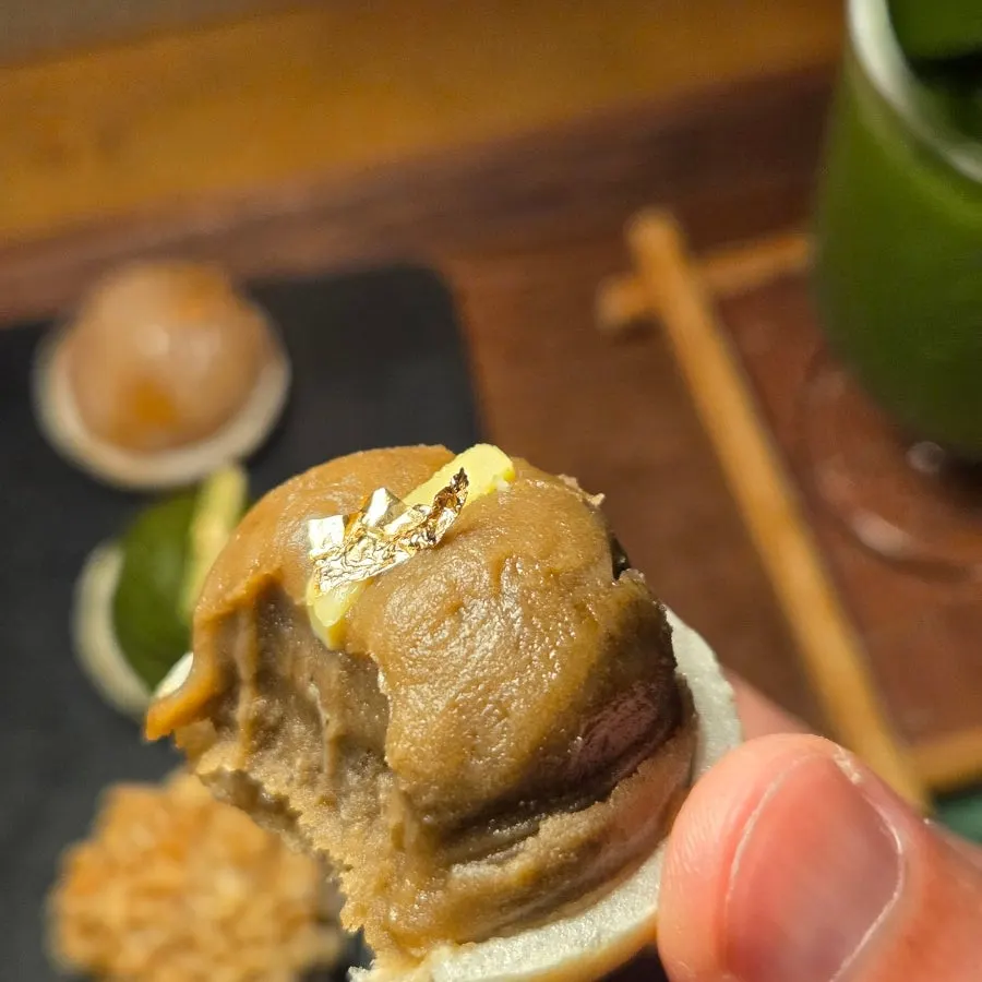 Cross-section of a crisp monaka