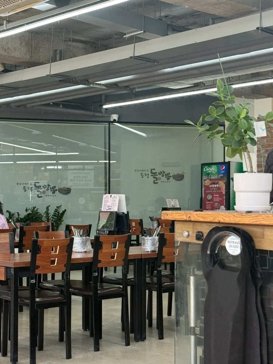 송정돌짬뽕 매장 내부 홀 전경