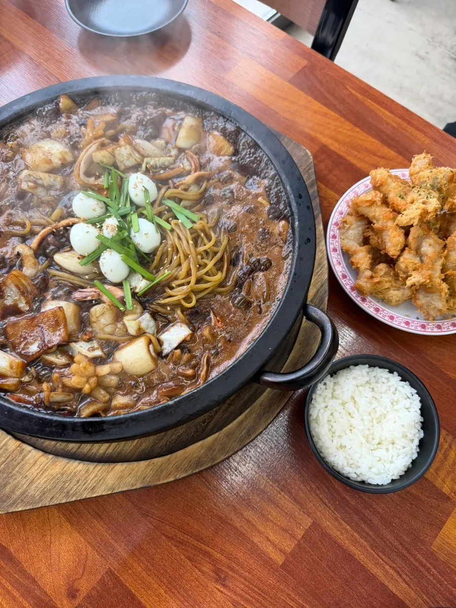 뜨거운 돌판에 나온 돌짜장