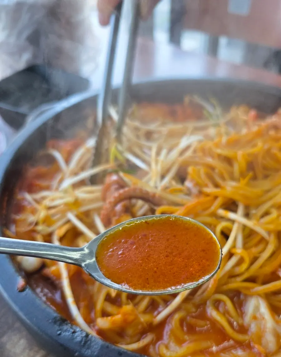 Songjeong Dol Jjamppong bubbling on a stone plate