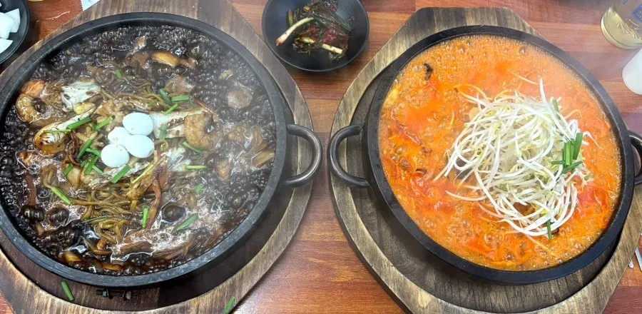 Noodles lifted up from the stone-plate jjamppong