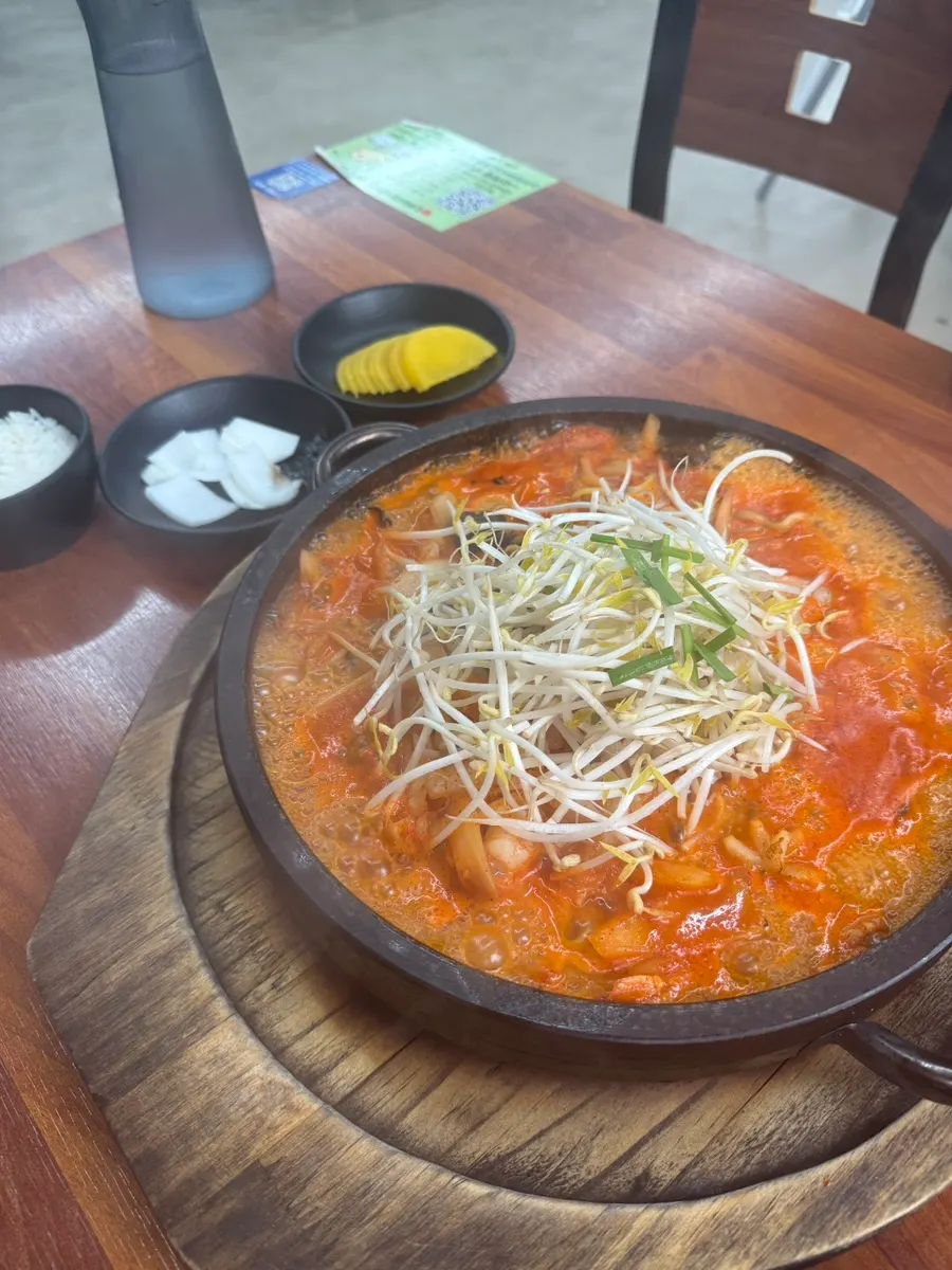 공기밥과 함께 나온 돌짬뽕
