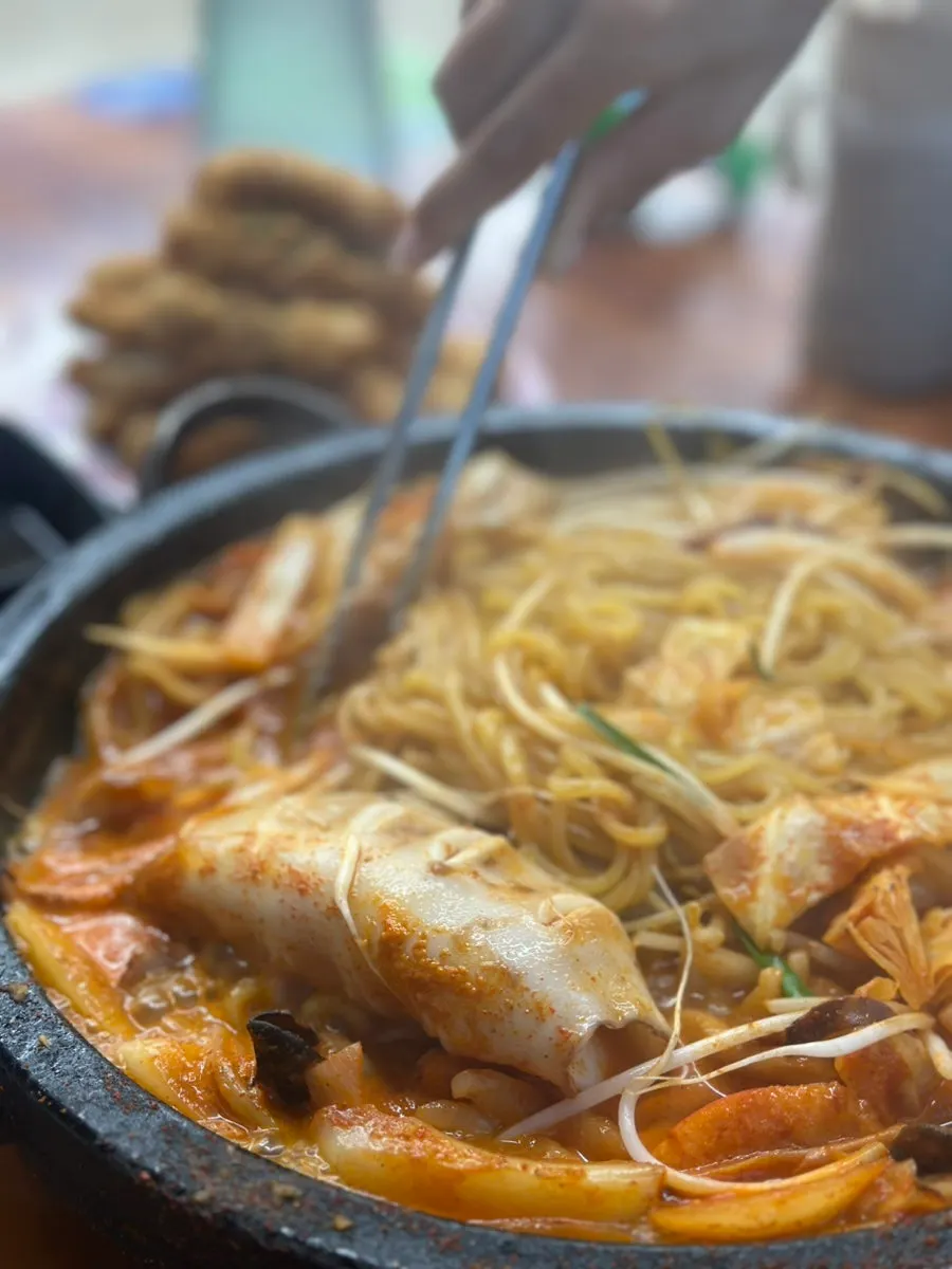걸쭉해진 얼큰한 돌짬뽕 국물