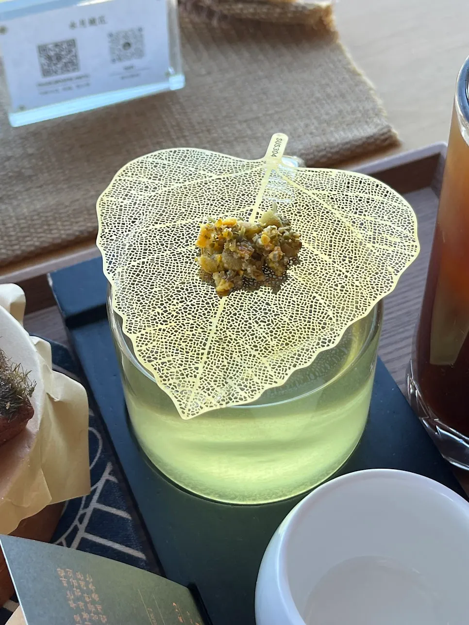 바다를 배경으로 둔 제주브리즈 잔