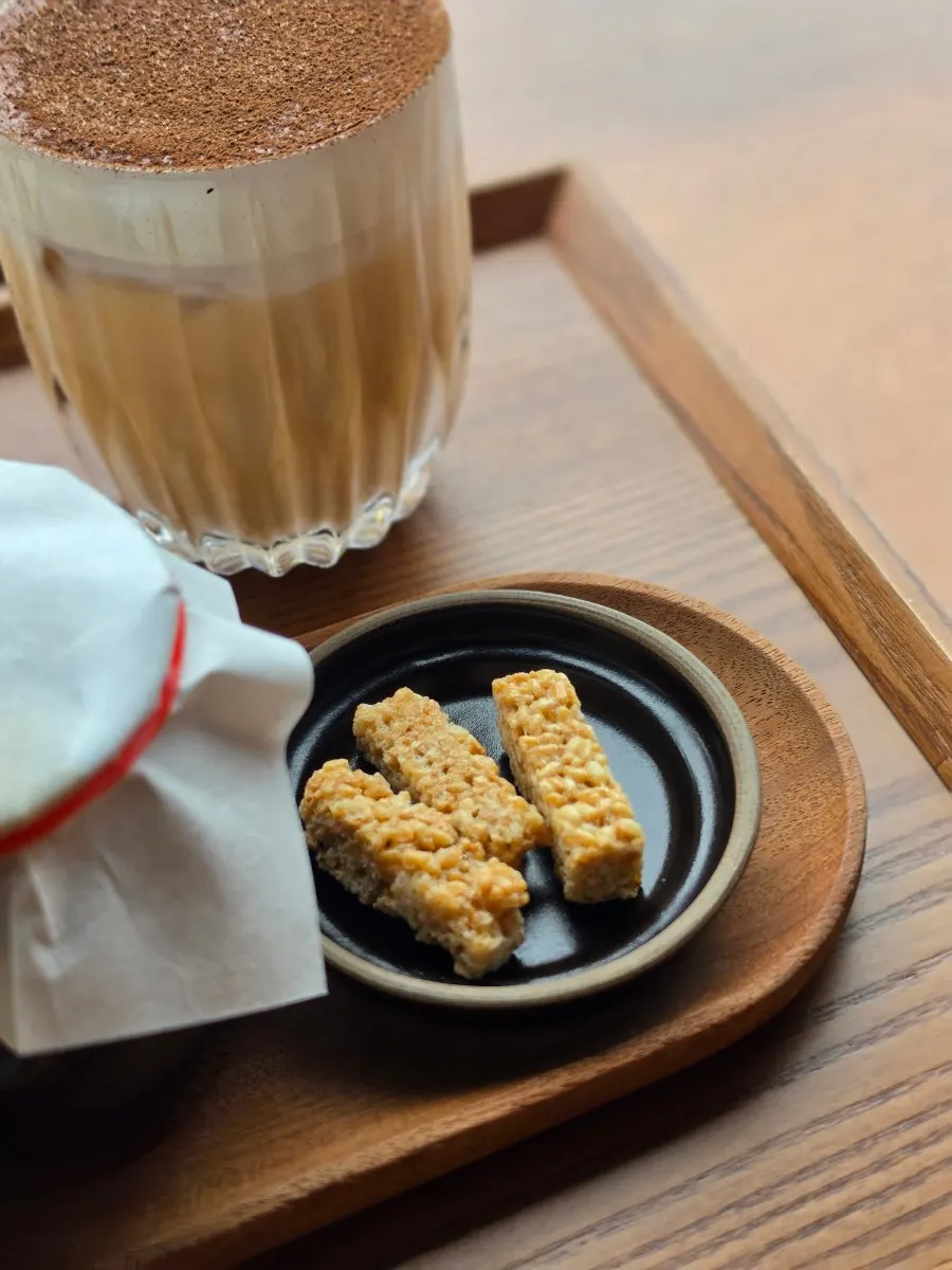 Gangjeong hangwa snack served alongside the ssanghwacha
