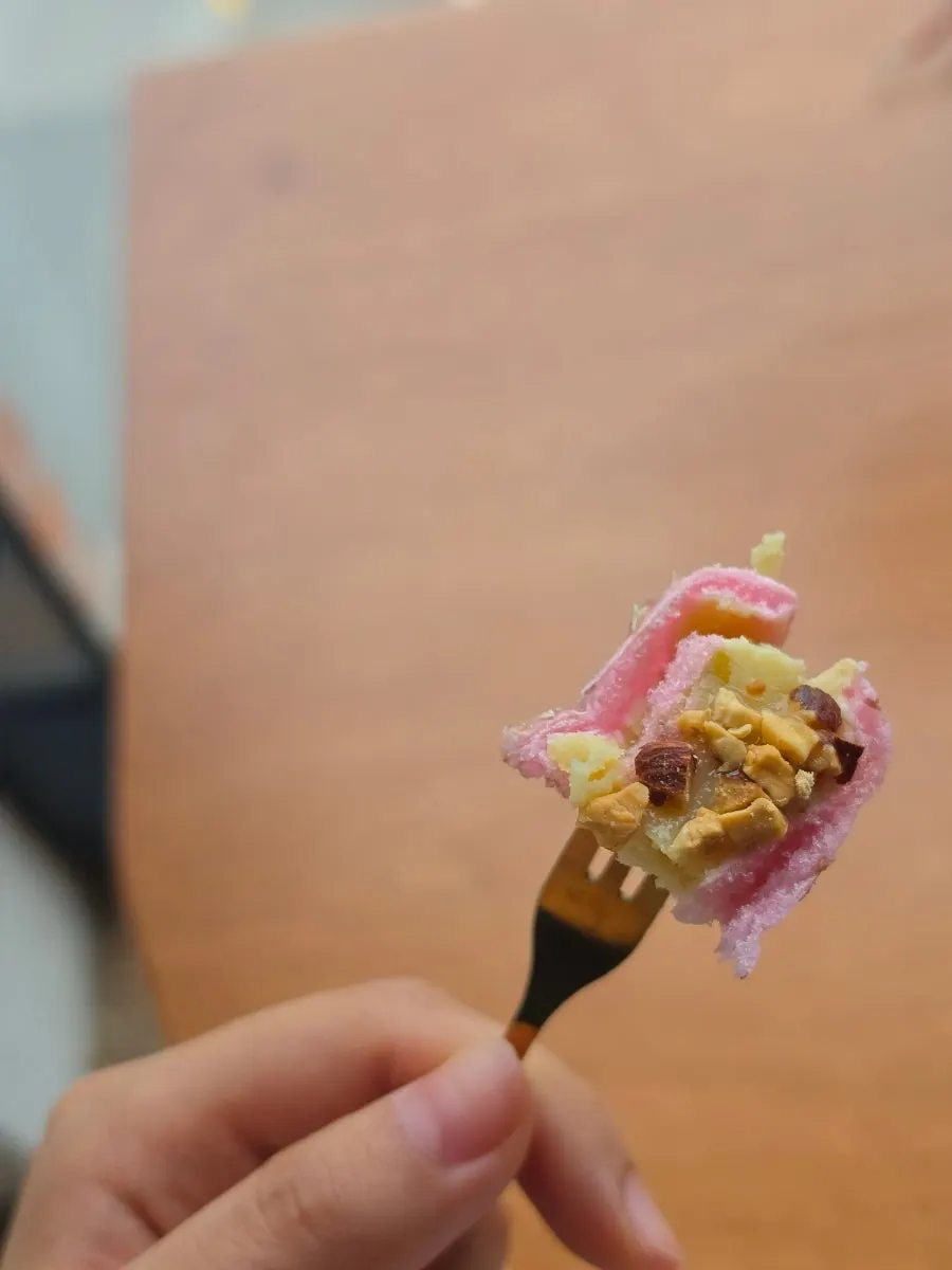 White ganache monaka coated with nuts