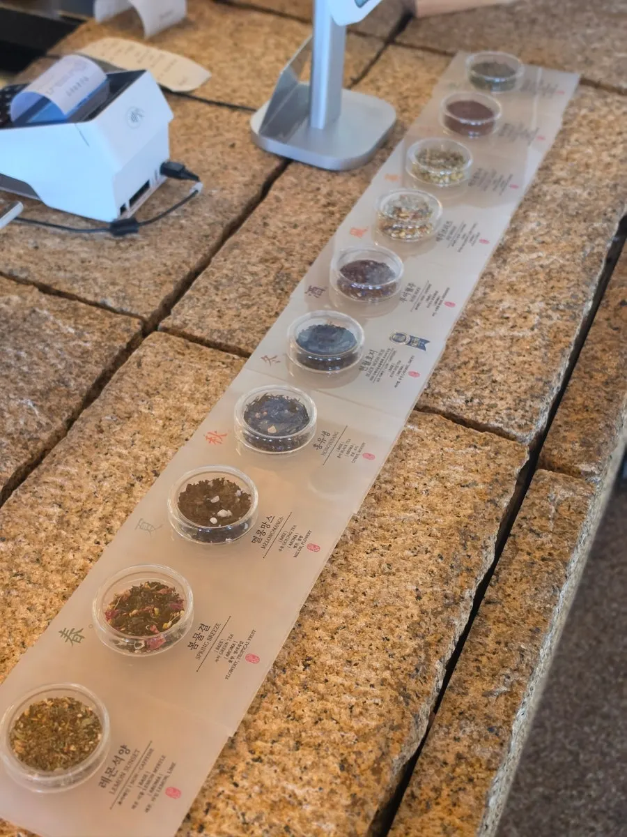Tea scent sampling corner beside the kiosk