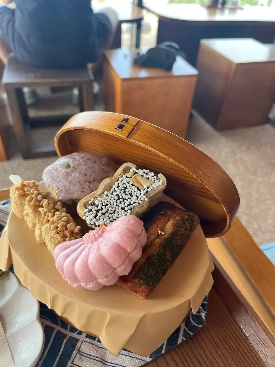Five traditional desserts inside the Dalbodeure box