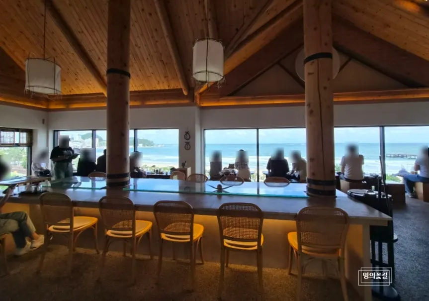 Interior of Suwolgyeonghwa's 4th floor with window-wall seating