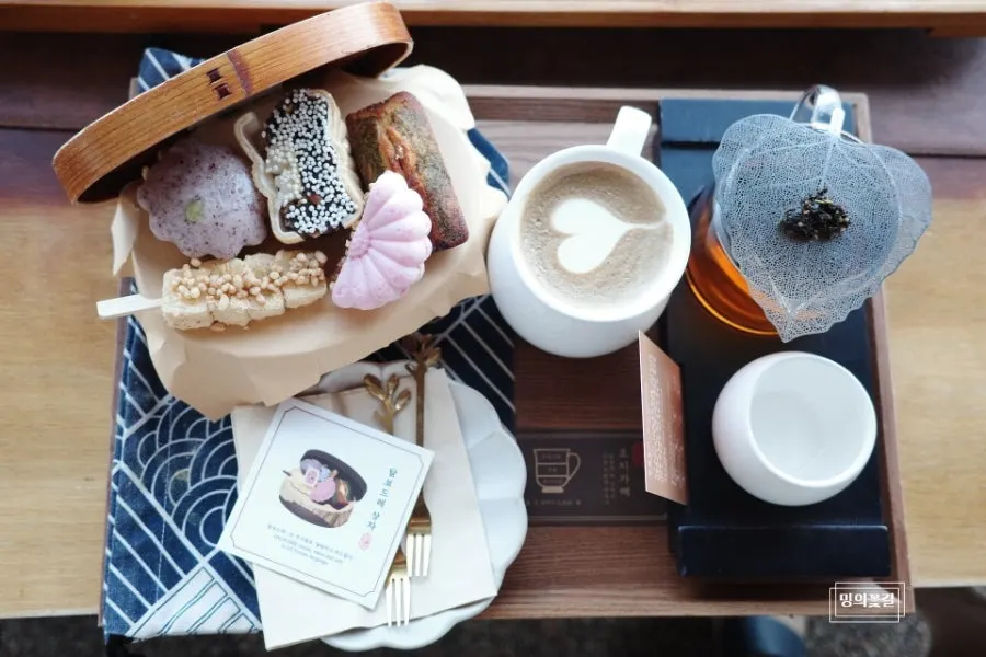 Corner for sampling the 10 premium tea collections
