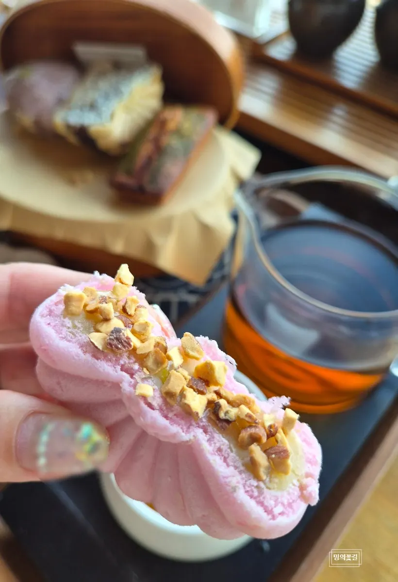 Korean-style desserts paired with tea