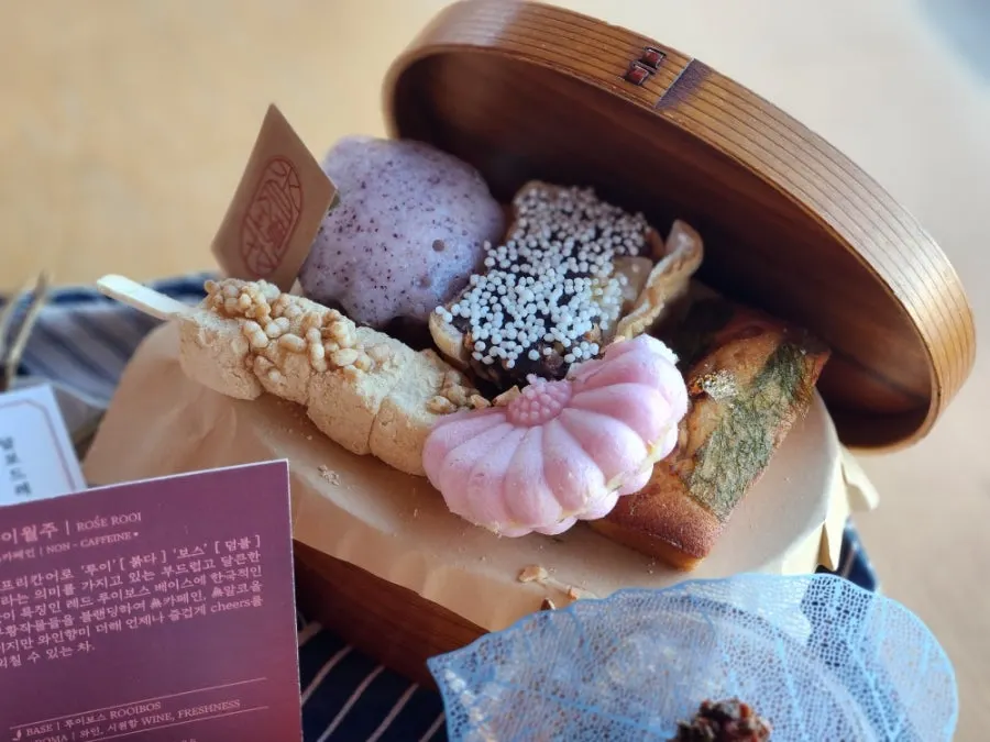 Dalbodeure assorted dessert box