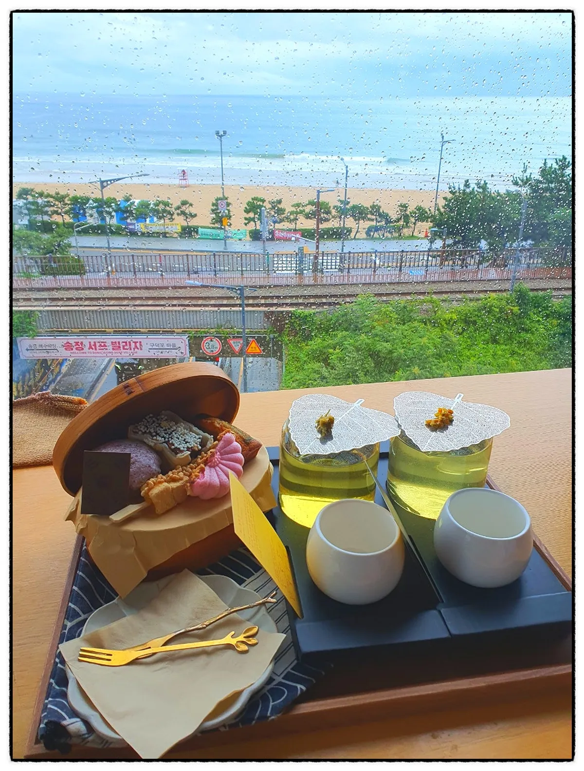 Table setting with premium tea and dessert at Suwolgyeonghwa
