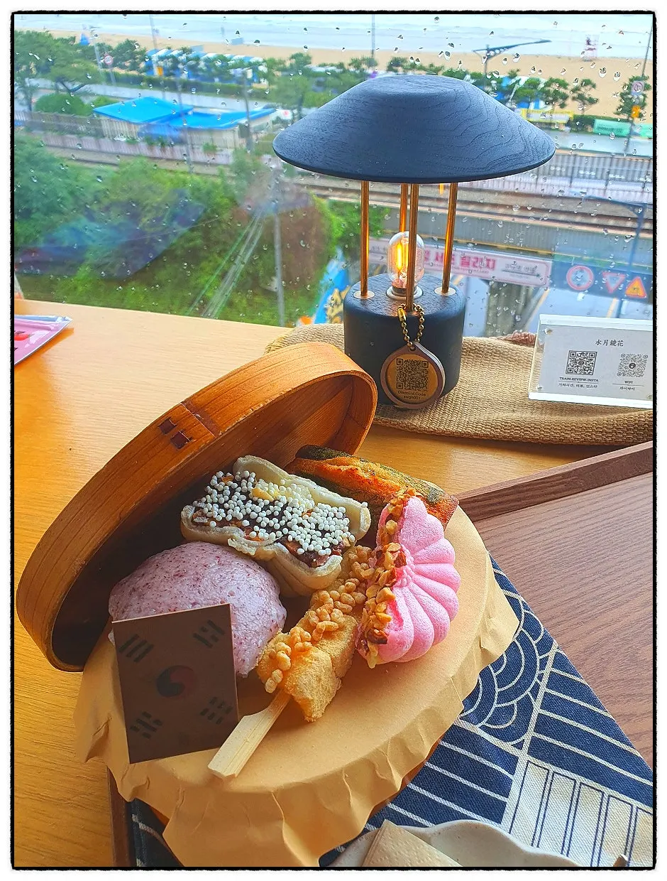 Dalbodeure Box dessert at Suwolgyeonghwa