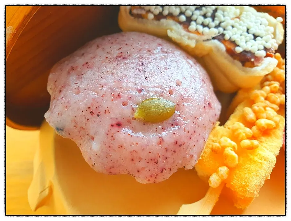 Black rice sulbbang and monaka desserts
