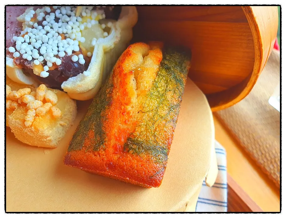 Seaweed and pollack roe financier