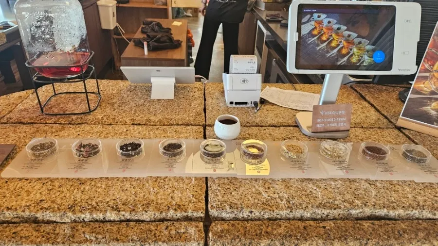 Ten-tea scent sampling corner at the counter
