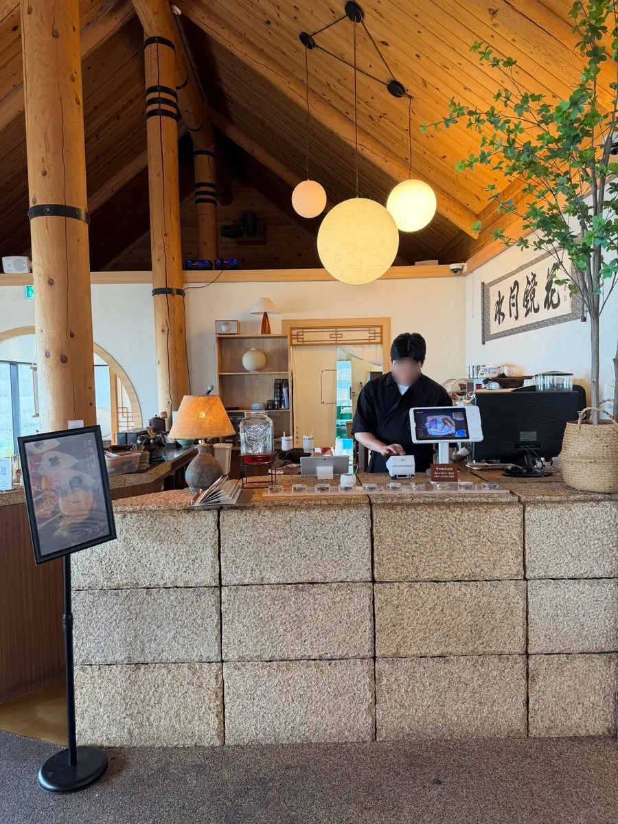 4th floor interior of Suwolgyeonghwa with wood accents