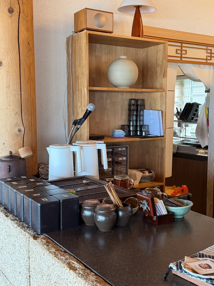 Tea-brewing tools and an hourglass