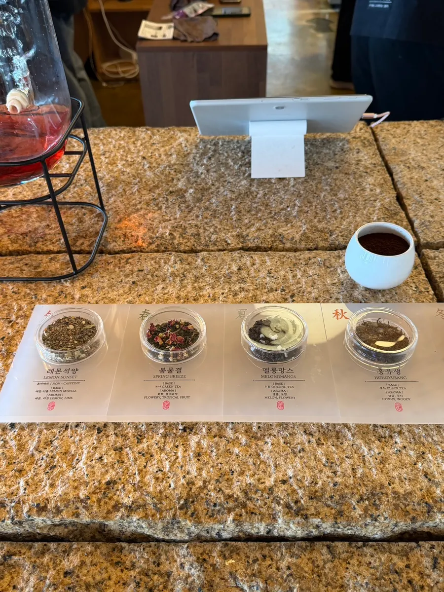 Descriptions of the different tea types at Suwolgyeonghwa