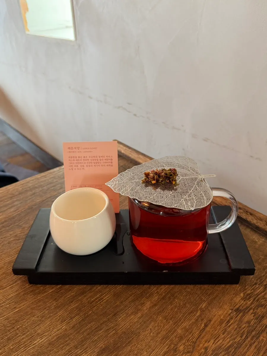 Lemon Sunset tea blending hibiscus and lemon