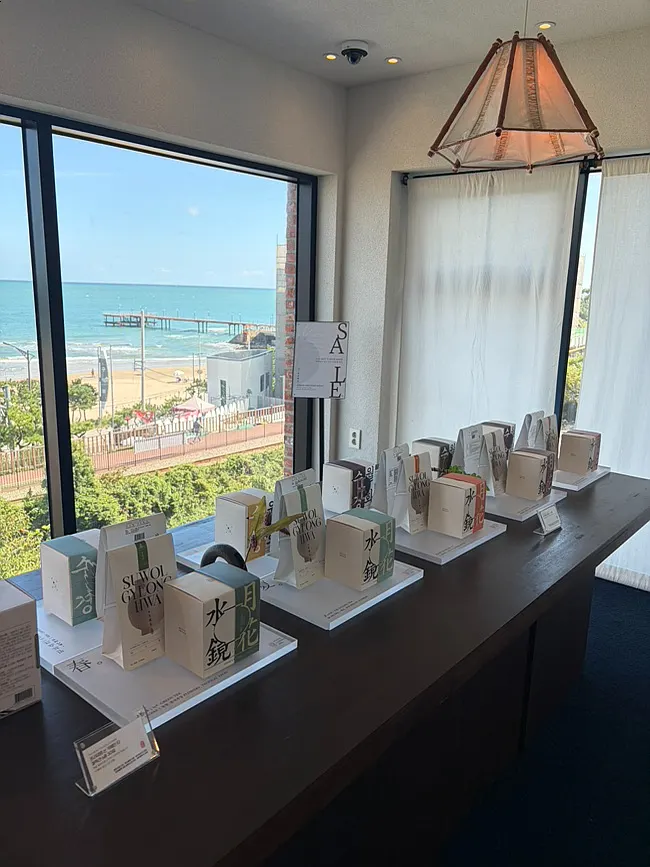 Private room with the premium tea collection