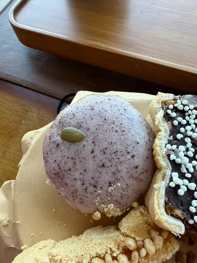 Whole red-bean ang-butter monaka