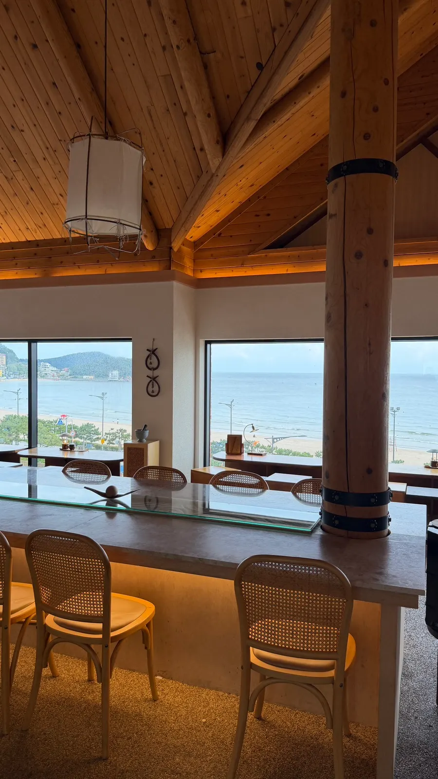 Window seating with a view of the Songjeong sea