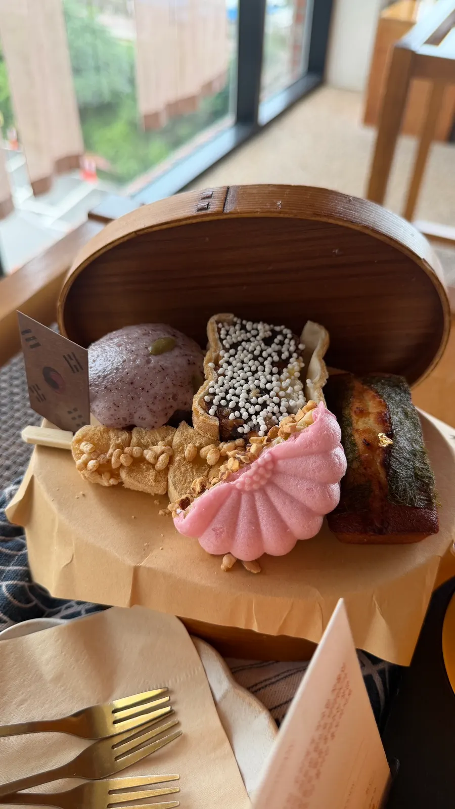 Gamtae financier, angbutter monaka, and injeolmi sulbbang set