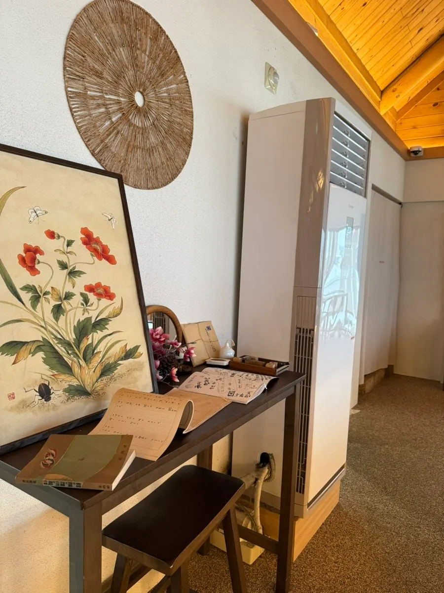 Traditional-style interior of Suwolgyeonghwa