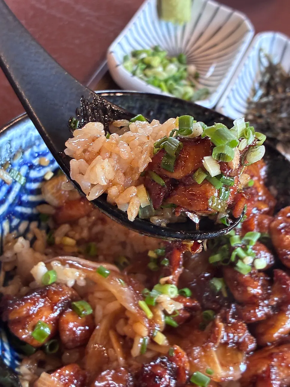 촉촉한 닭다리살 토리동