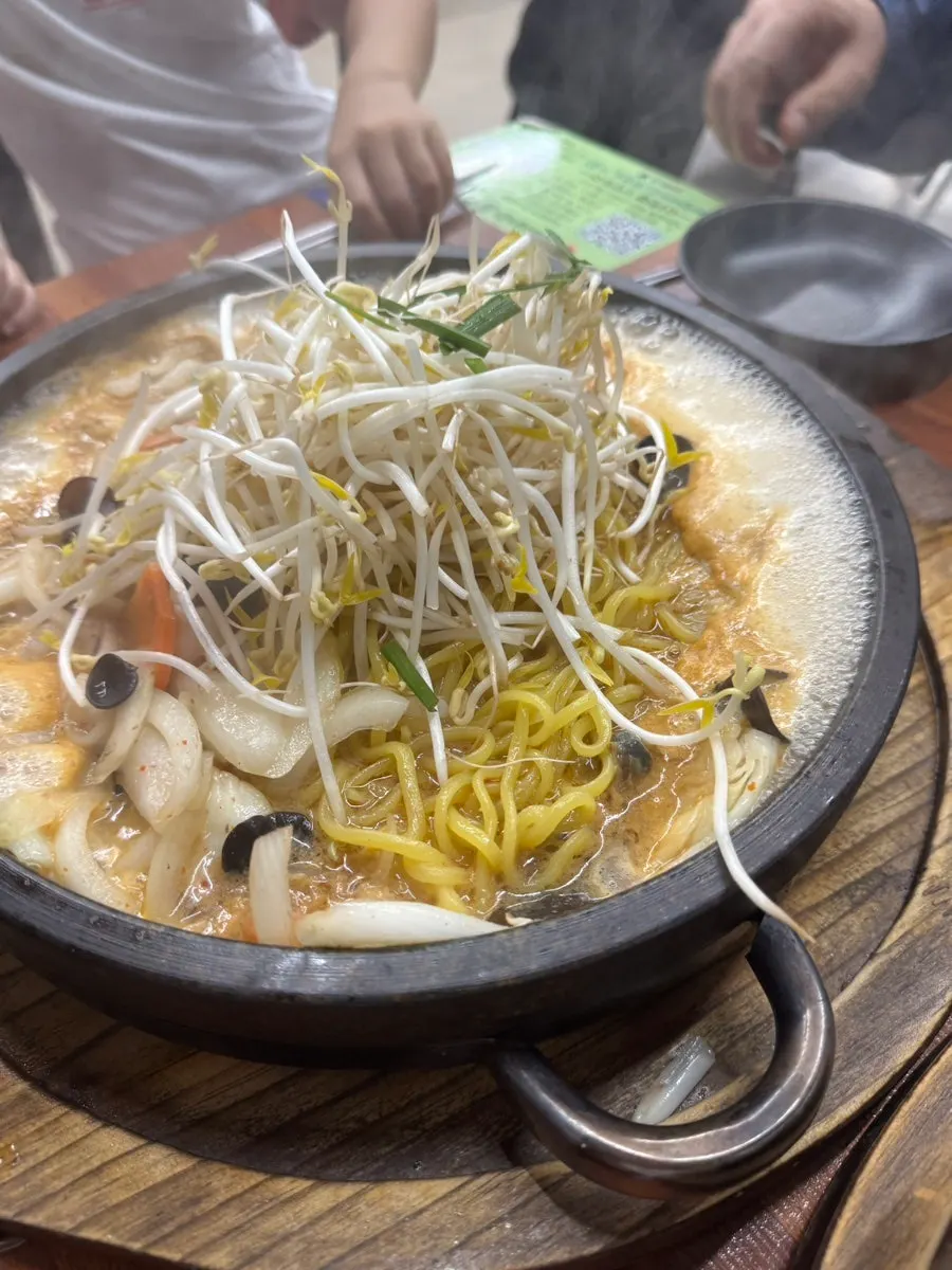 돌판에 담겨 나온 하얀짬뽕