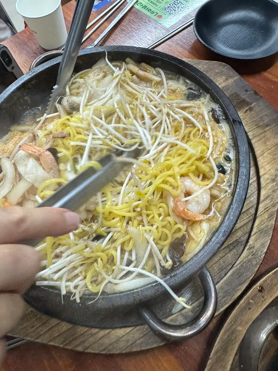 새우와 조개가 들어간 하얀짬뽕 국물