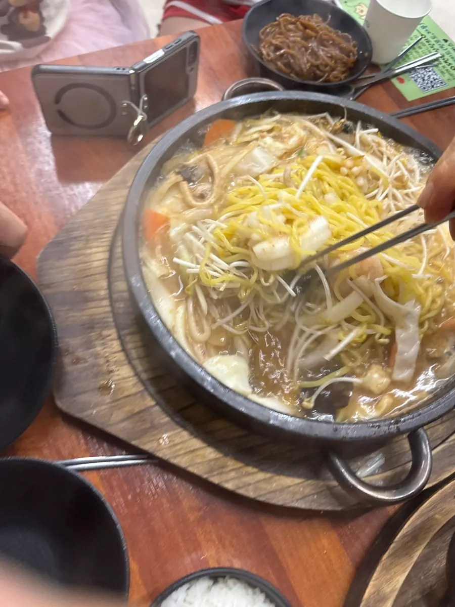국물까지 떠먹은 돌판짬뽕
