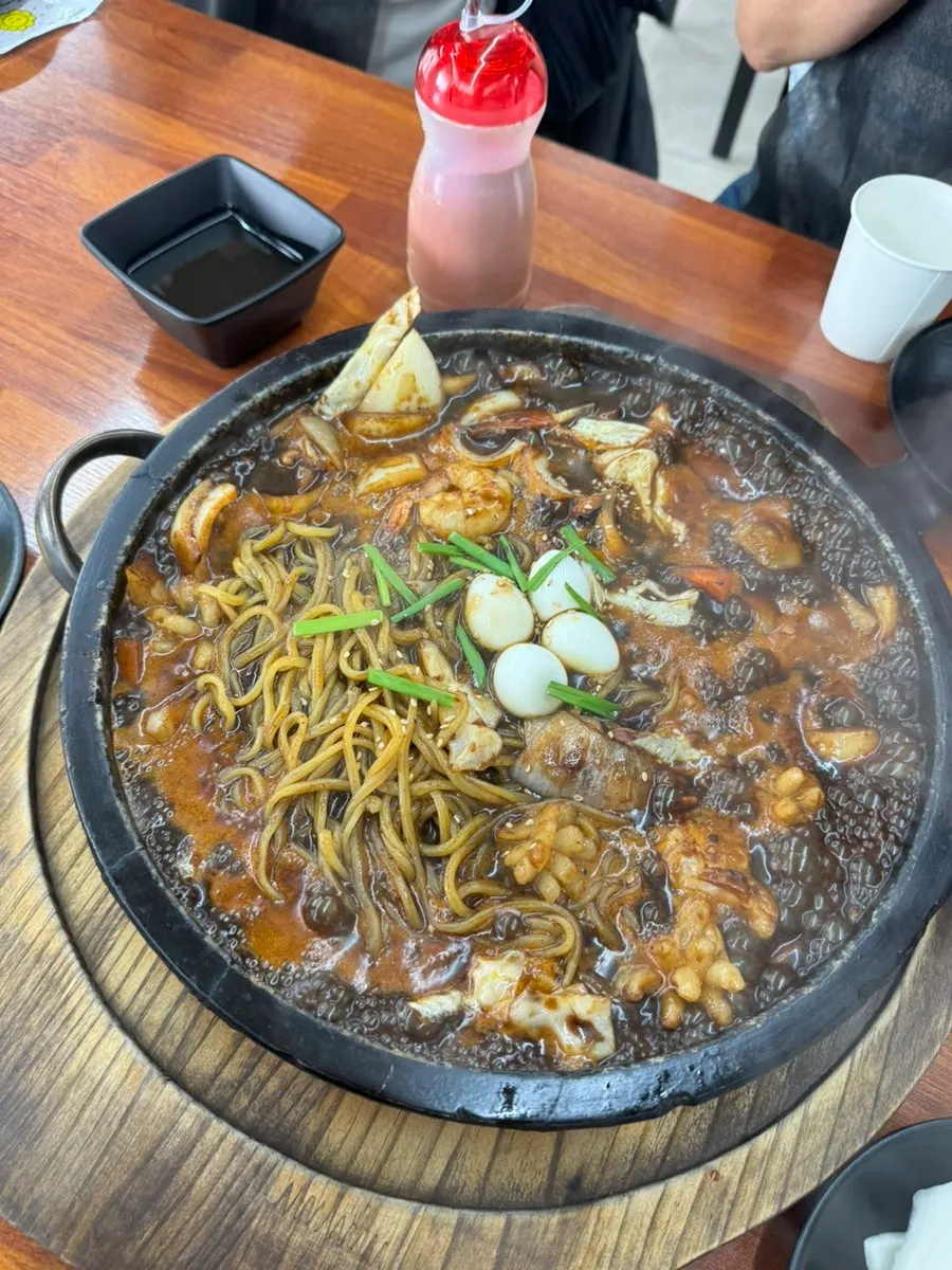 통오징어 돌짬뽕과 돌짜장 주문