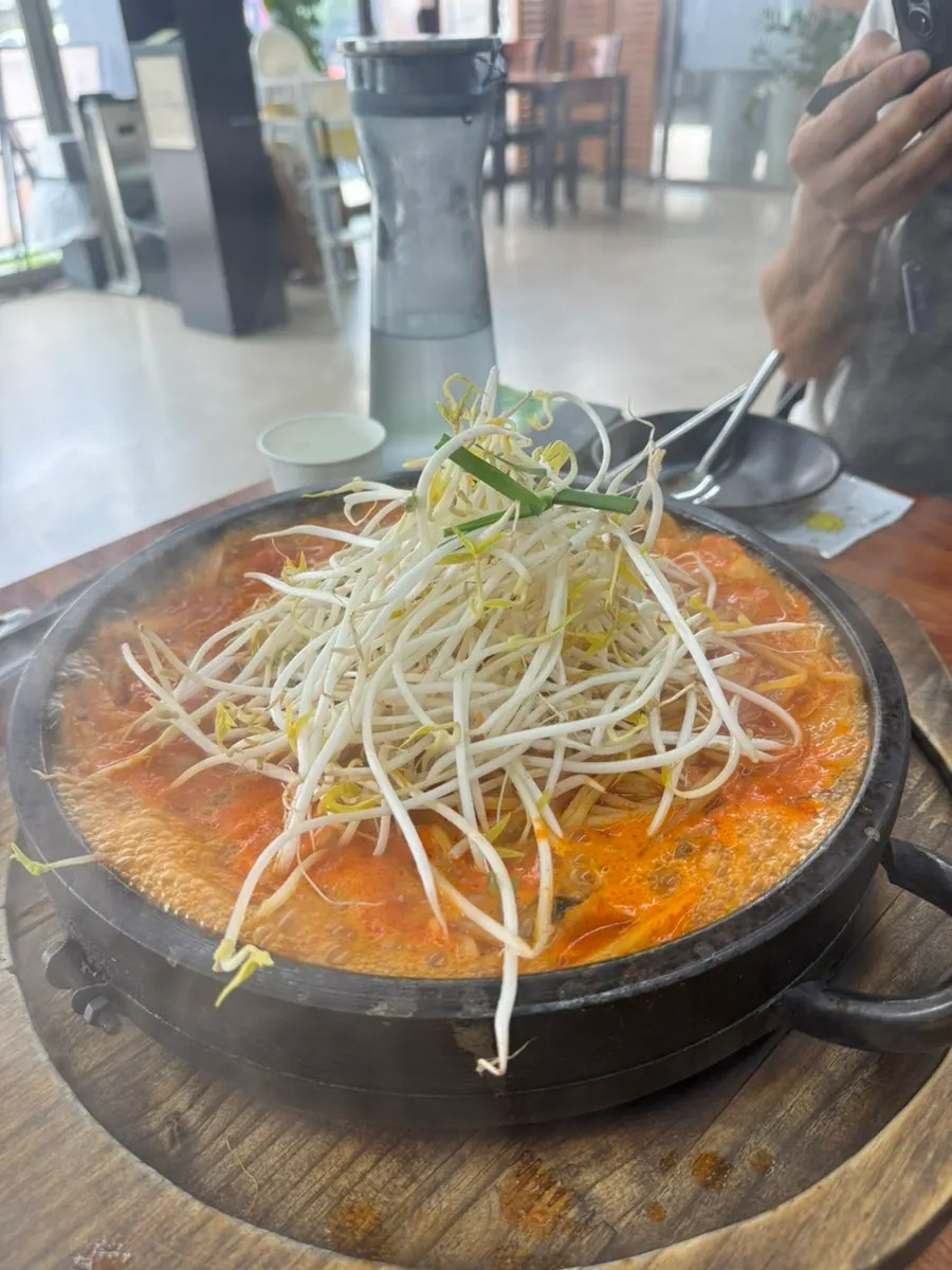 뜨거운 돌판에 나온 일반 돌짜장