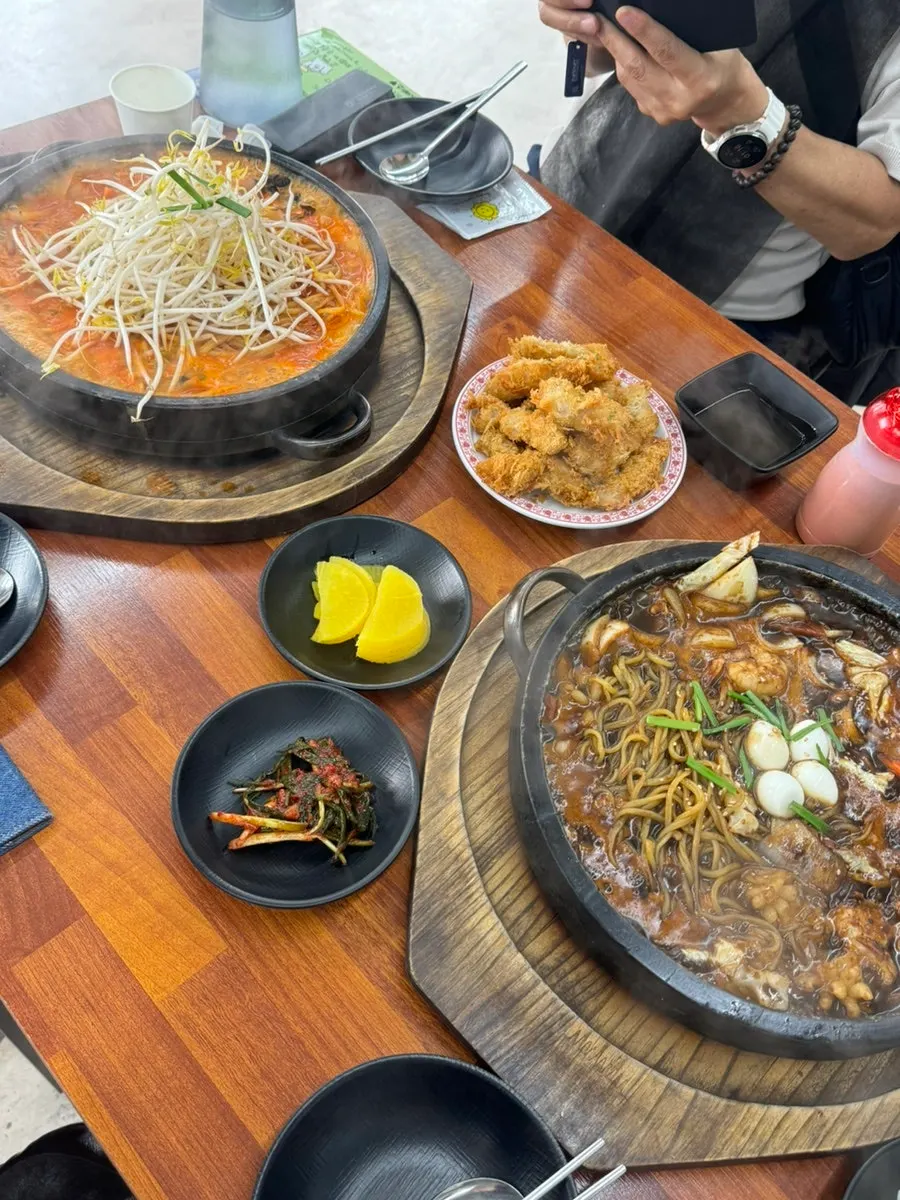 짜장과 짬뽕에 곁들인 탕수육