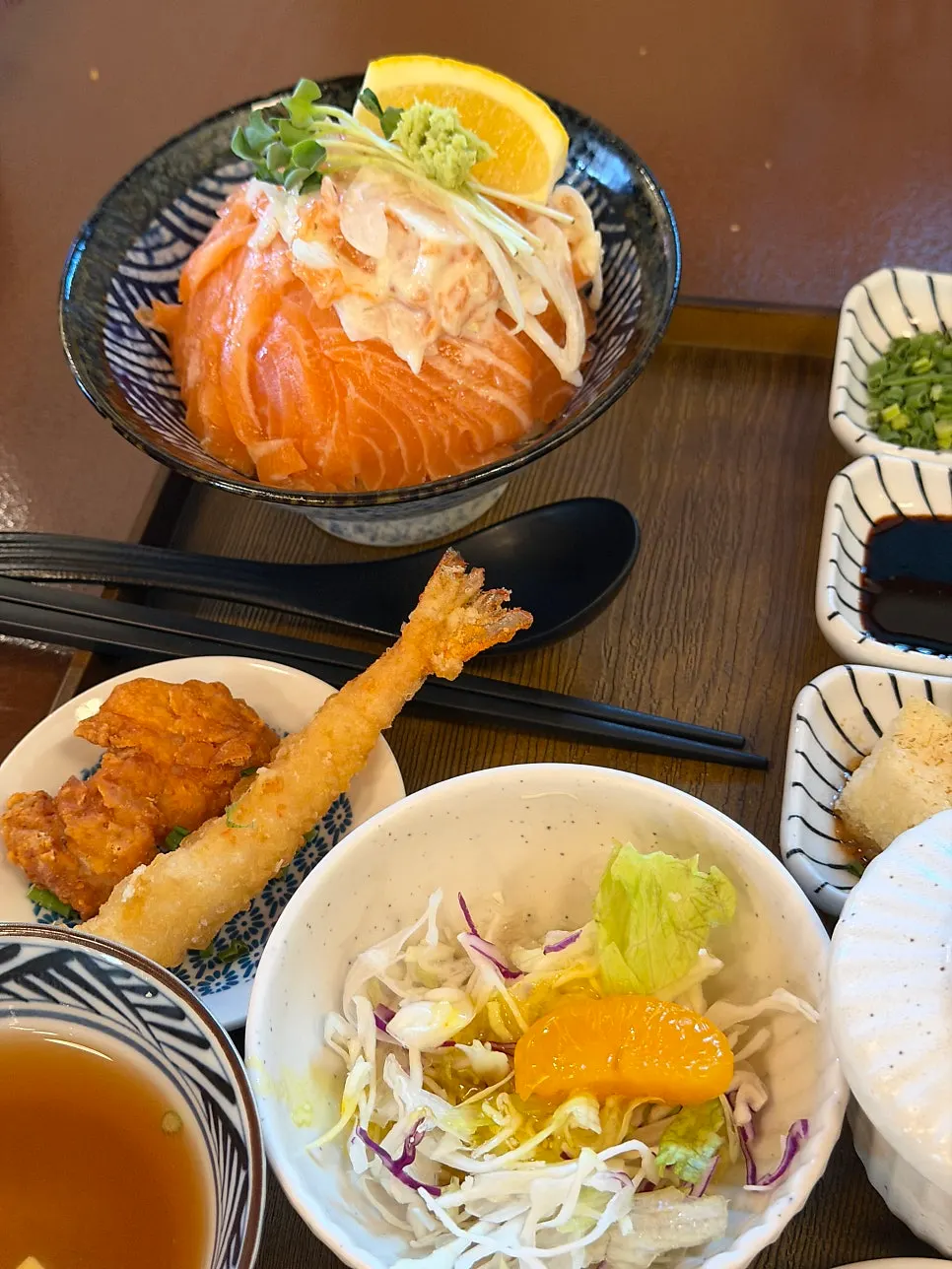 Yuok's salmon rice bowl set